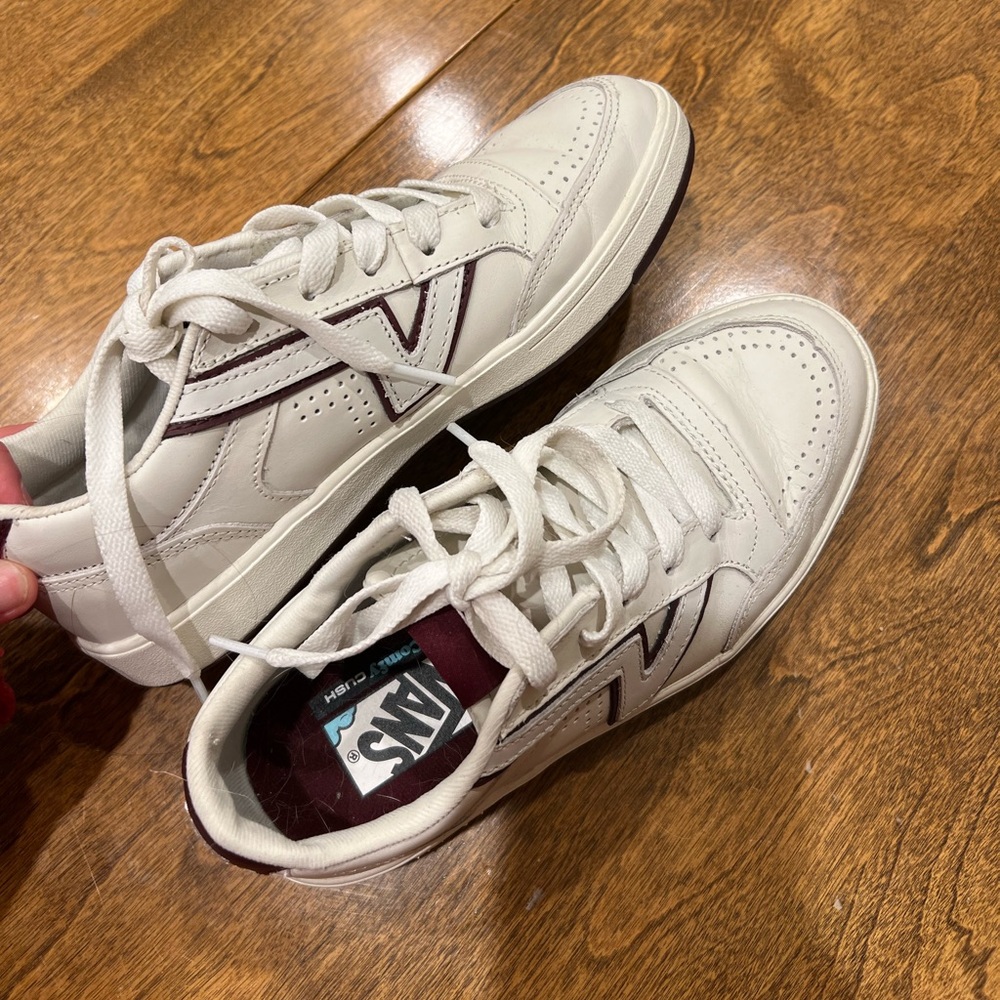 Women’s Vans Off-White and Maroon Sneakers 6.5